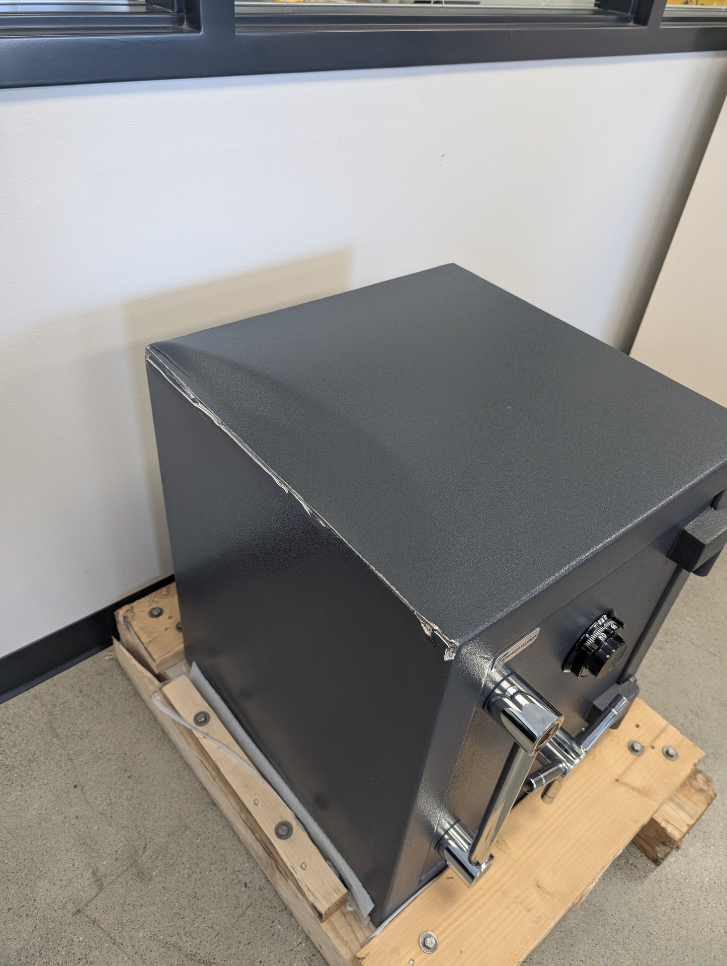 AMSEC CF1814 TL-30 DEA Approved Safe w/ Group 1R Lock and Alarm Package - Blemished