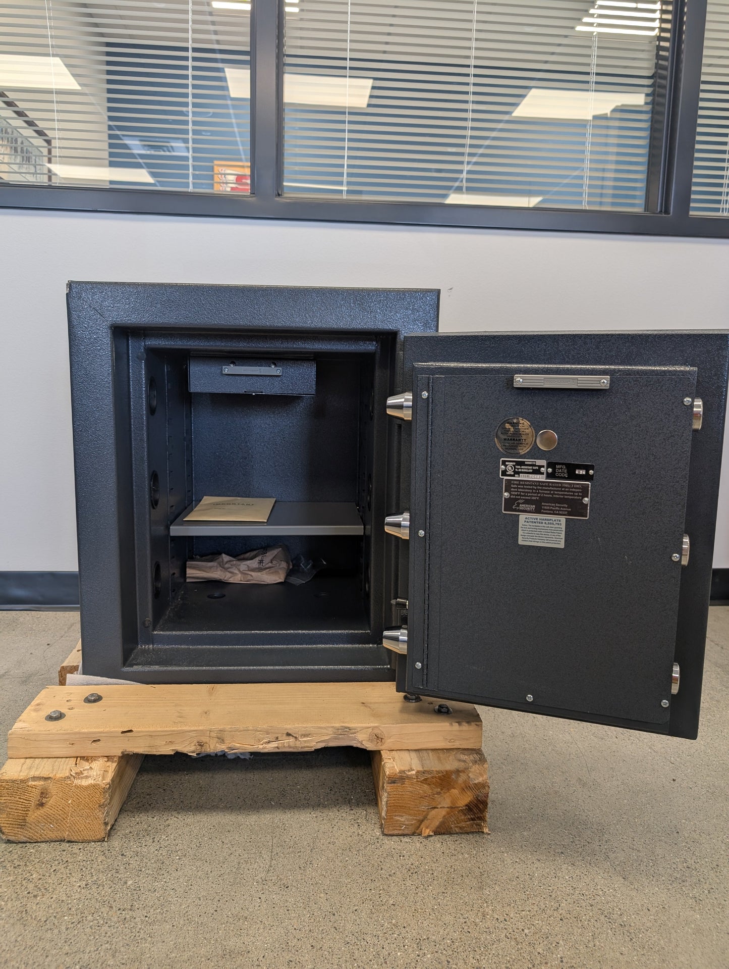 AMSEC CF1814 TL-30 DEA Approved Safe w/ Group 1R Lock and Alarm Package - Blemished