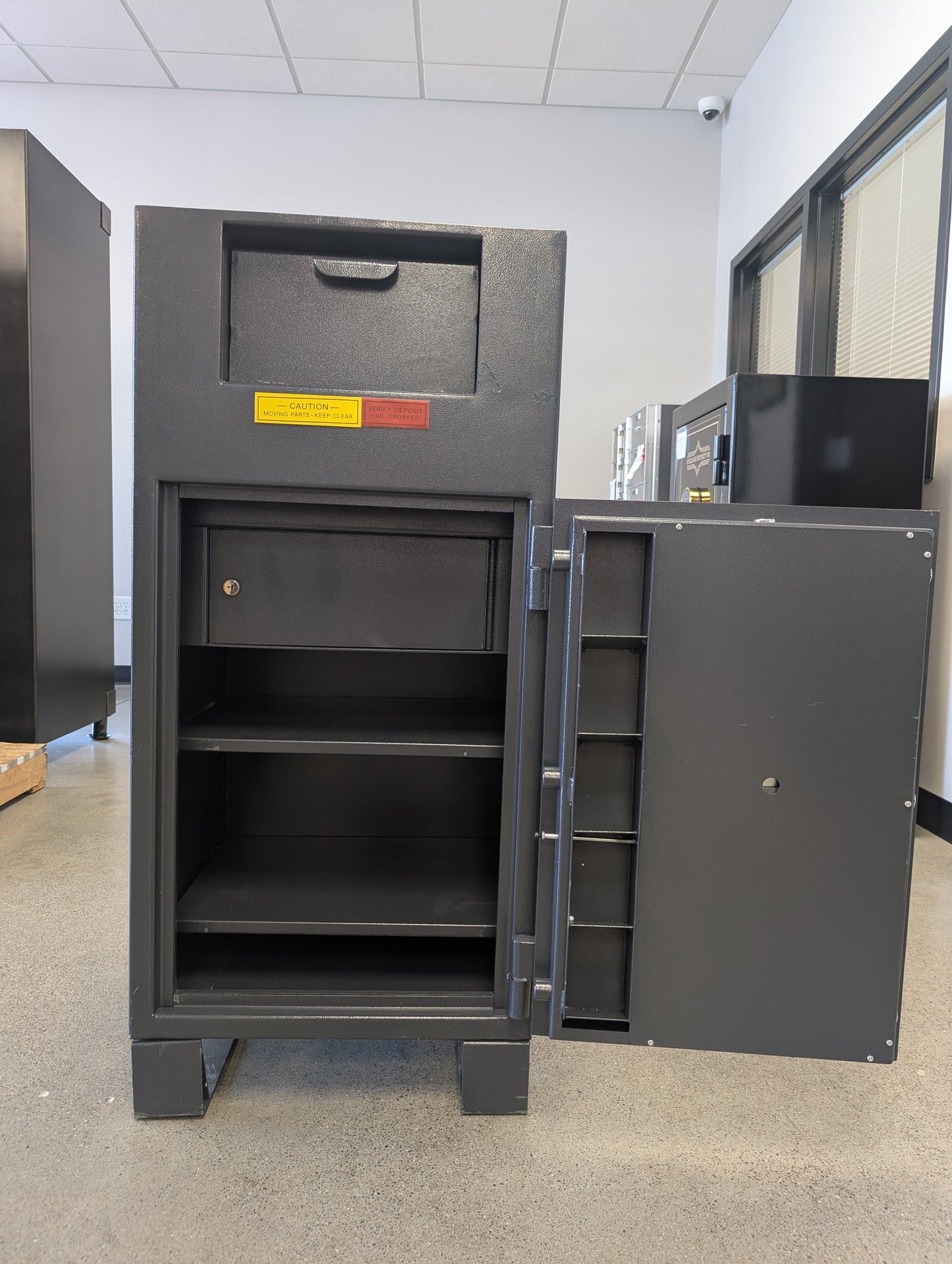 AMSEC BWB4020FL Wide Body Deposit Safe - Blemished