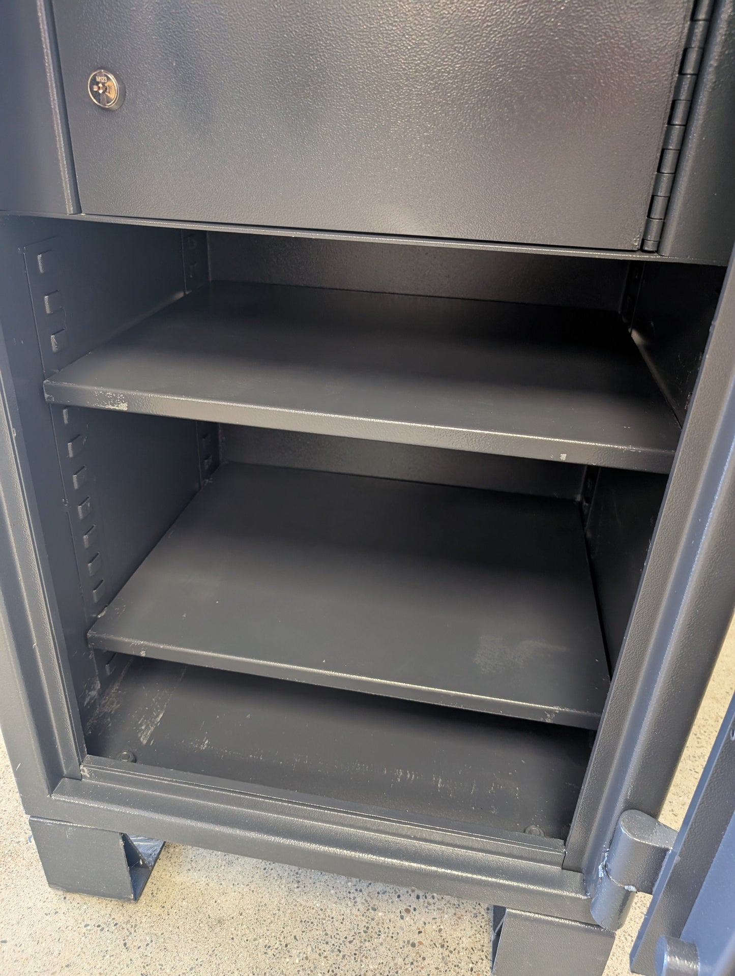 AMSEC BWB4020FL Wide Body Deposit Safe - Blemished